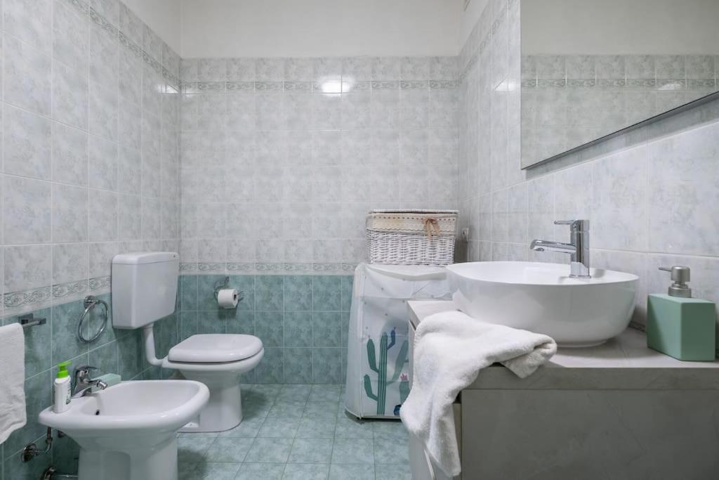 A Casa Di Mo', A Due Passi Dalla Stazione E Fiera Bolonia Exterior foto
